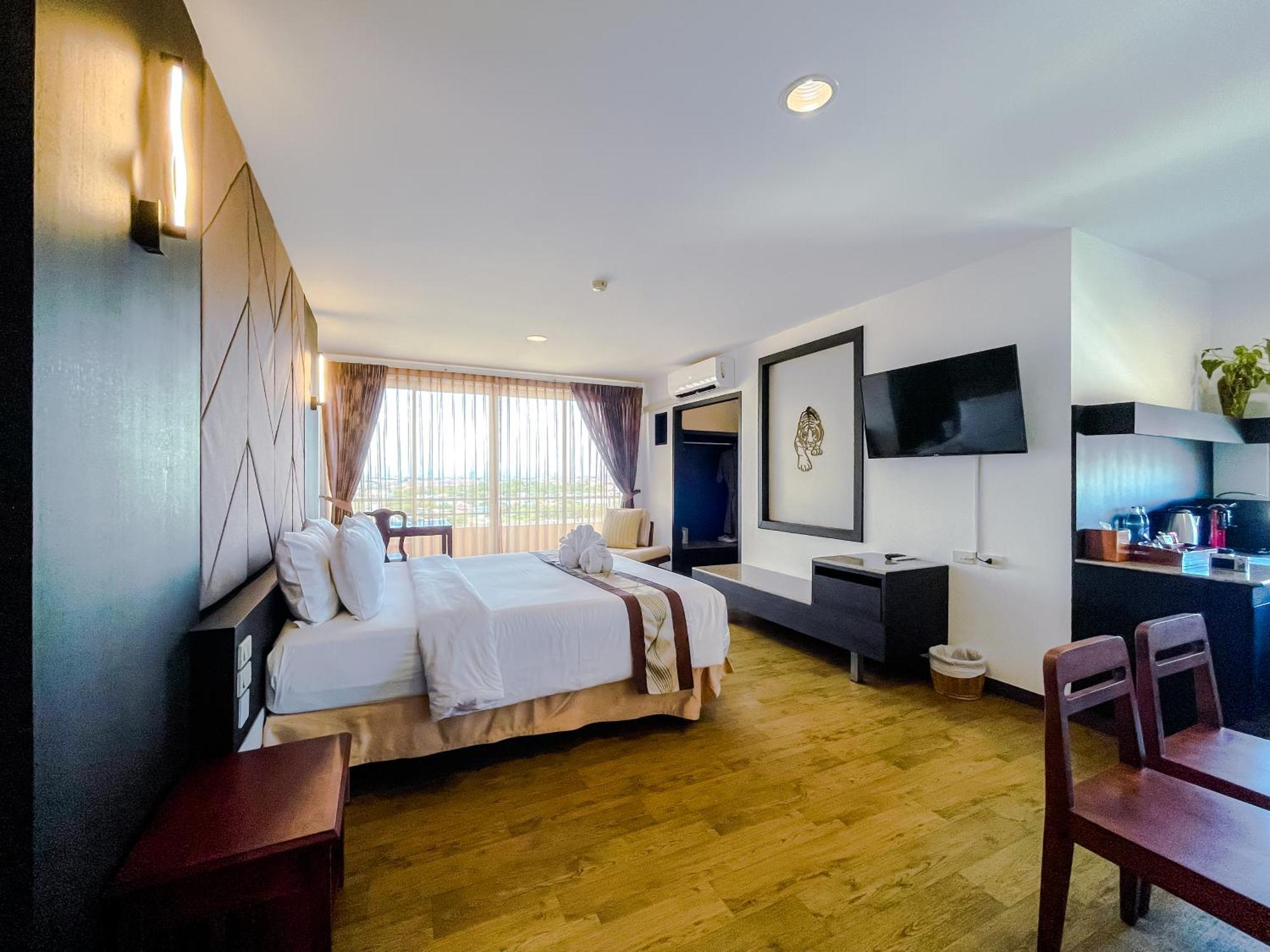 Eastern Grand Palace מלון 4*