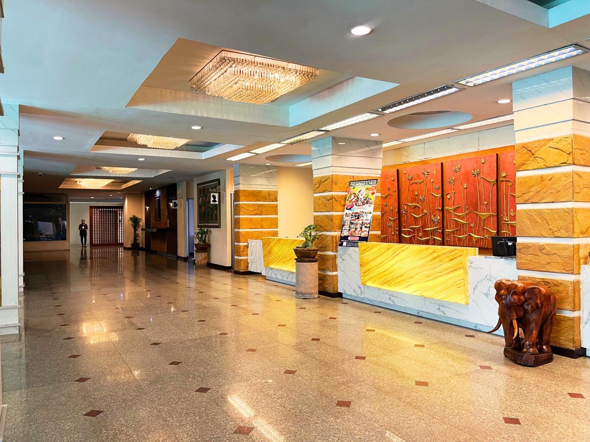 מלון Eastern Grand Palace 4*