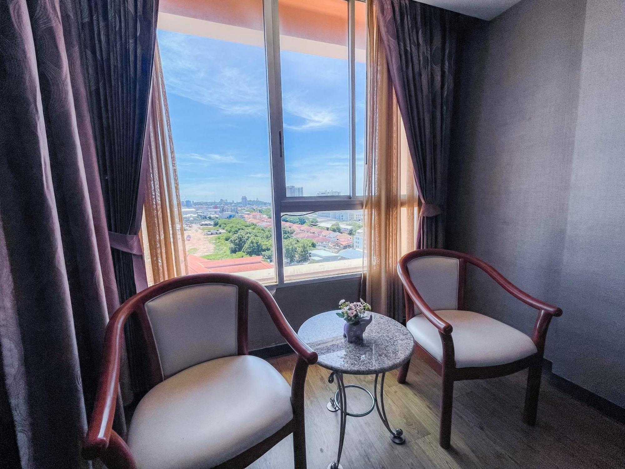 מלון Eastern Grand Palace 4*