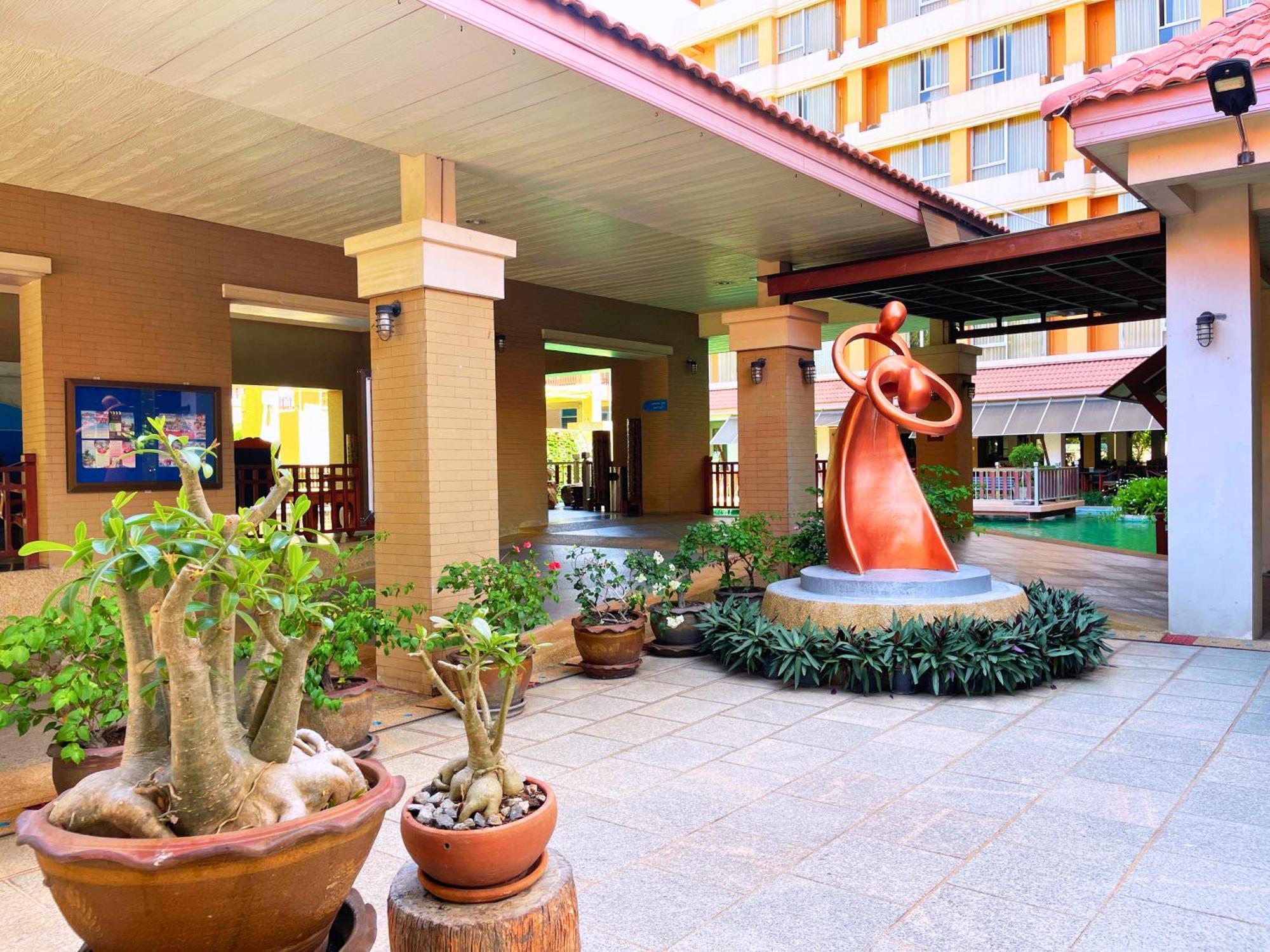 Eastern Grand Palace Hotel
