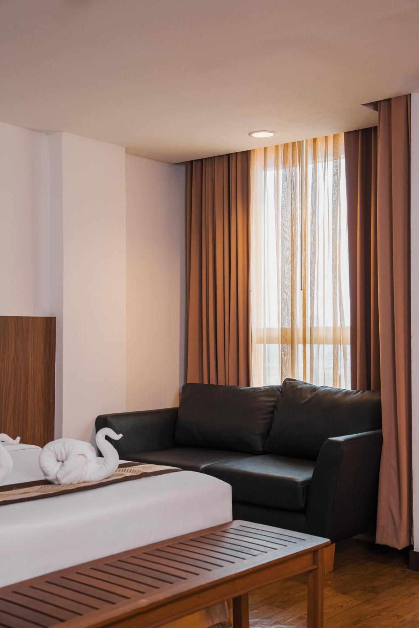 Eastern Grand Palace מלון 4*