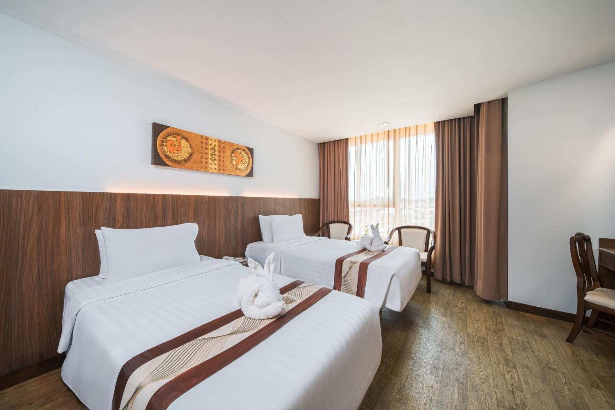 מלון Eastern Grand Palace 4*